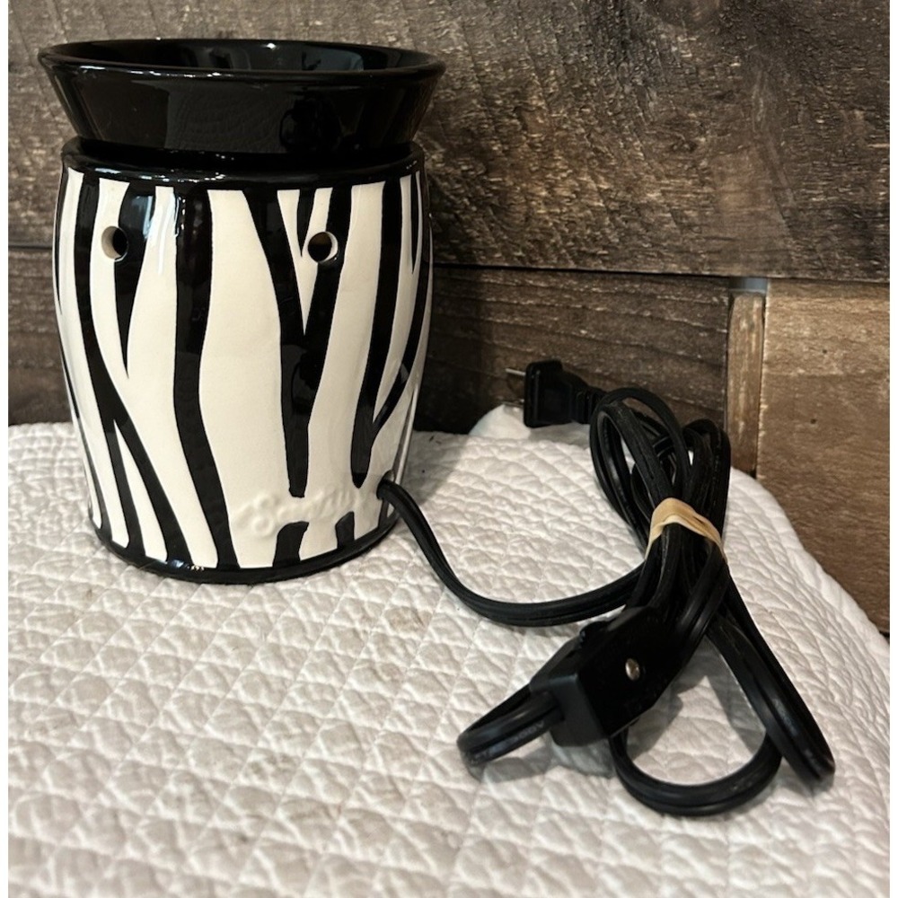 SCENTSY Warmer Zebra Full Size Wax Warmer Black‎ & White Safari